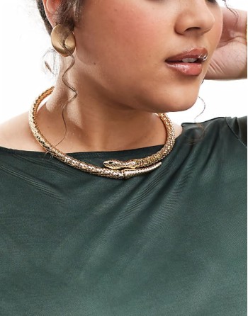 Curve torque choker with snake design in gold tone
