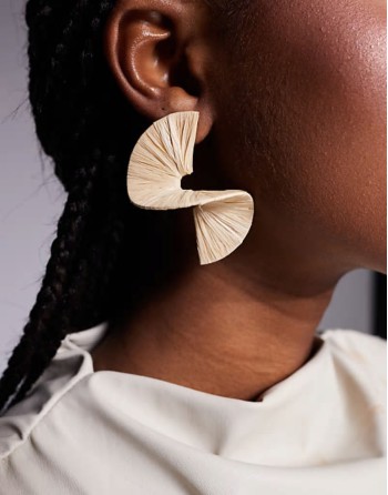 fariasun fan statement earrings in straw