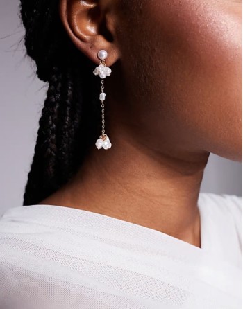 latitarsus daisy pearl earrings in gold