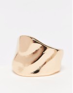 ring with hammered texture in gold tone